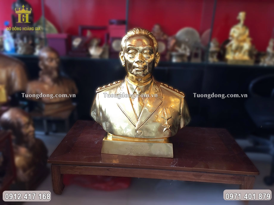 Bác Giáp được đúc theo dáng bán thân